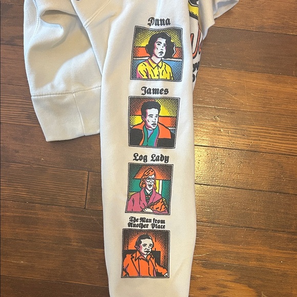 Twin Peaks Cream Crewneck Unisex Sweatshirt, Size Small - Picture 5 of 6